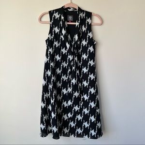 Vince Camuto Sleeveless Swing Dress Houndstooth Tie Neck Detail Sz 4 Black White